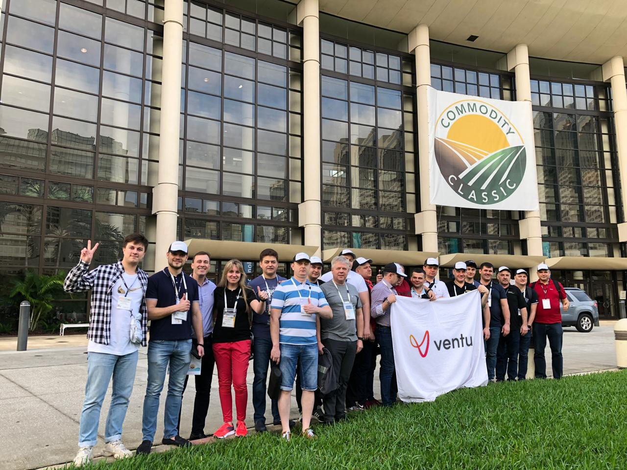 Produtores rurais e cooperados em visita técnica